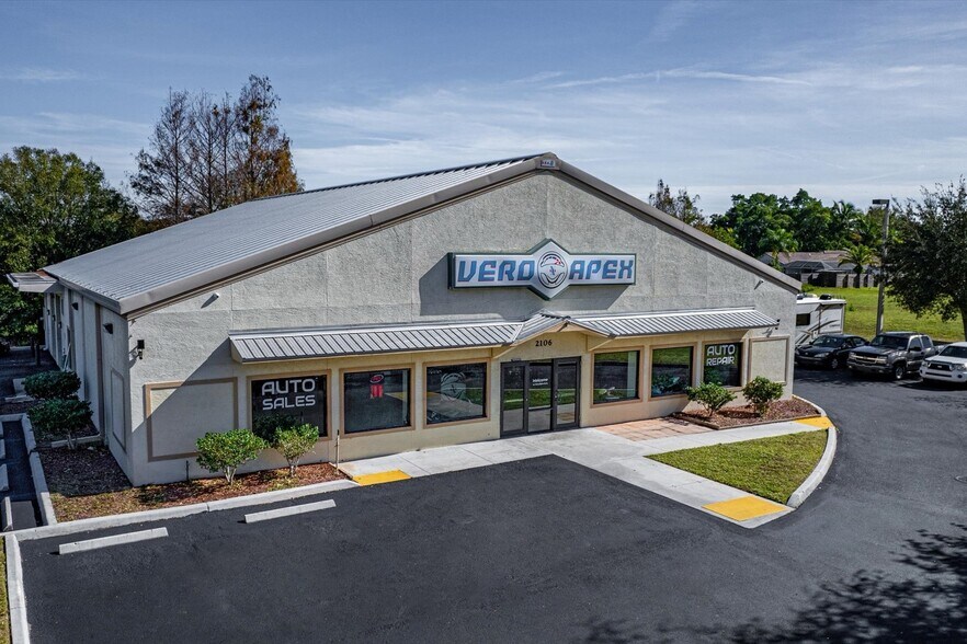 2106 S US Highway 1, Vero Beach, FL à vendre - Photo du bâtiment - Image 2 de 53