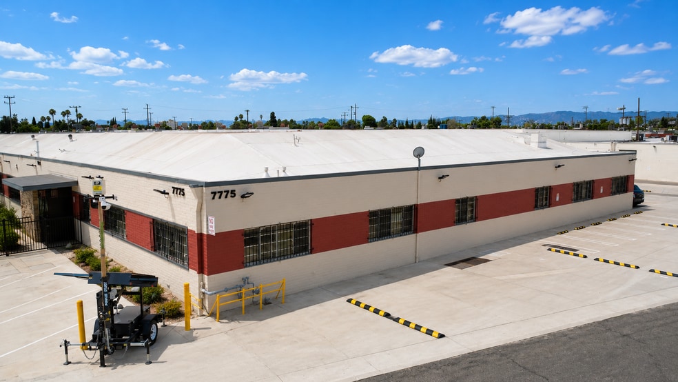 7765-7775 Kester Ave, Van Nuys, CA for lease - Building Photo - Image 3 of 8