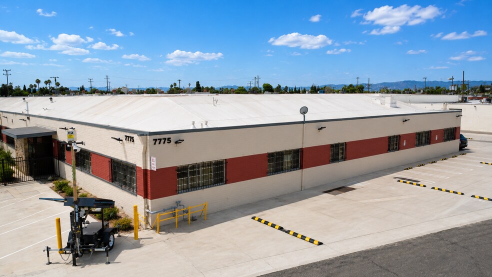 7765-7775 Kester Ave, Van Nuys, CA à louer - Photo du bâtiment - Image 3 de 8