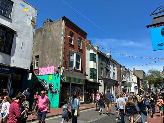Plus de détails pour 8-11 Bond Street and 1 & 4 Bond Street Cottages, Brighton - Commerce de détail à vendre