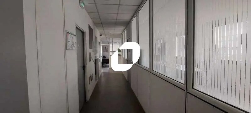 Office in Saint-Denis for lease - Interior Photo - Image 3 of 5