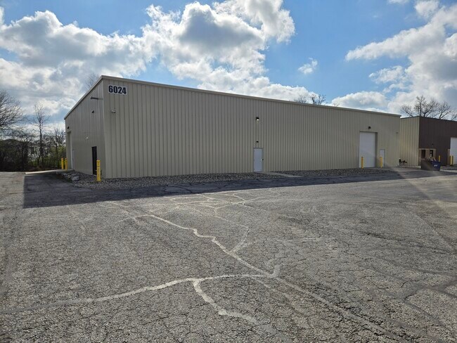 Plus de détails pour 6024 Highview Dr, Fort Wayne, IN - Local d'activités à louer