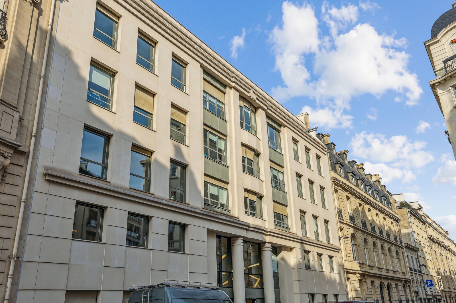 19/21 Rue Dumont D'Urville, Paris for lease Building Photo- Image 1 of 12
