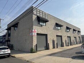 151 Industrial Loop, Staten Island, NY for lease Building Photo- Image 1 of 4