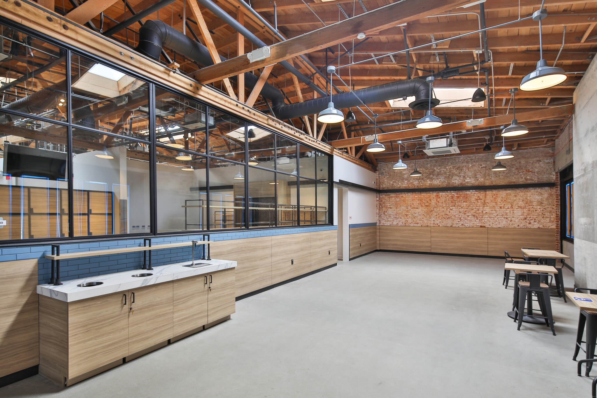 3716 Eagle Rock Blvd, Los Angeles, CA for lease Interior Photo- Image 1 of 10