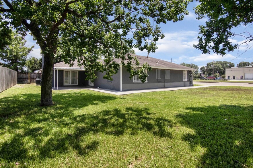 825 Fairmont Pkwy, Pasadena, TX for sale - Building Photo - Image 2 of 35