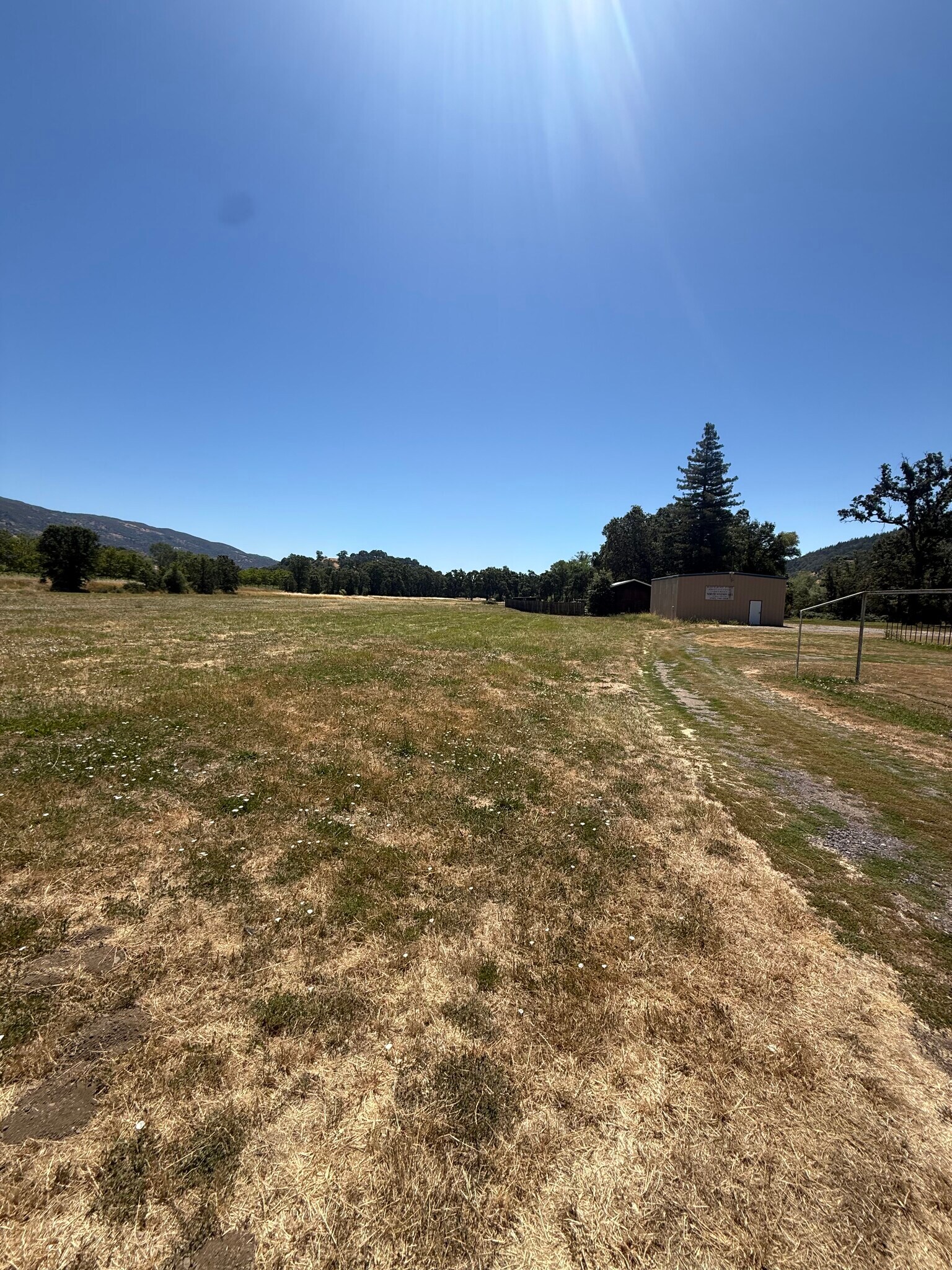 167 Henry Station Rd, Ukiah, CA à louer Photo principale- Image 1 de 2