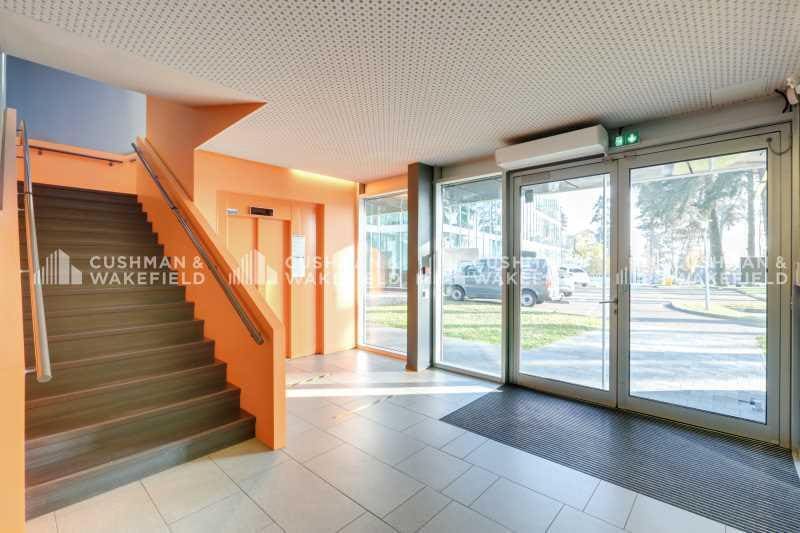 304 Route Nationale Six, Limonest for lease - Lobby - Image 3 of 4