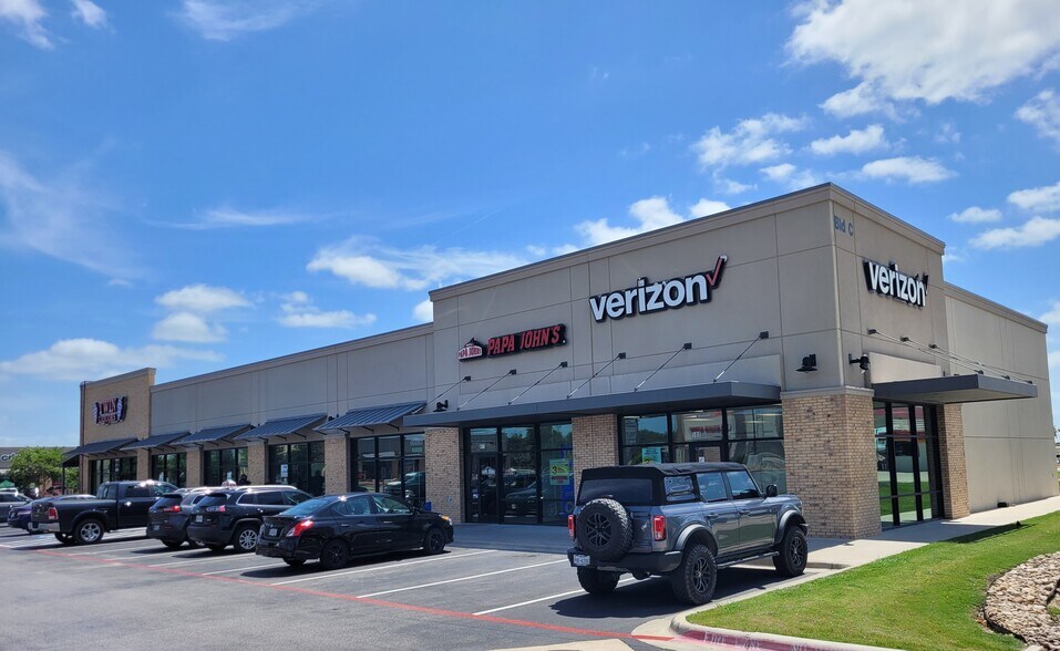 1103 W Stan Schlueter Loop, Killeen, TX à louer - Photo du bâtiment - Image 3 de 7