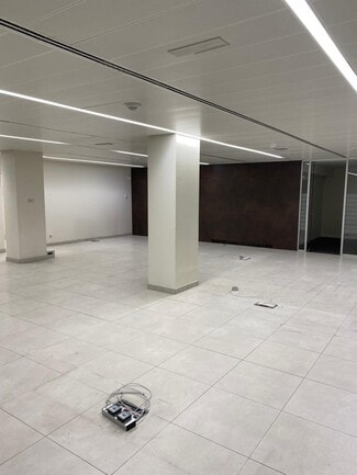 Plus de détails pour Multi-résidentiel à vendre