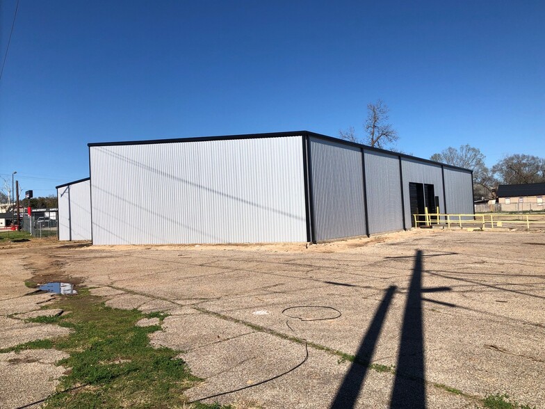 100 Sherman St, Conroe, TX for lease - Building Photo - Image 3 of 7