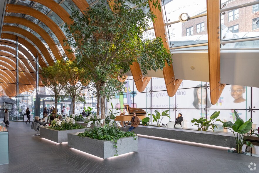 510 W Georgia St, Vancouver, BC à louer - Hall d’entrée - Image 2 de 9