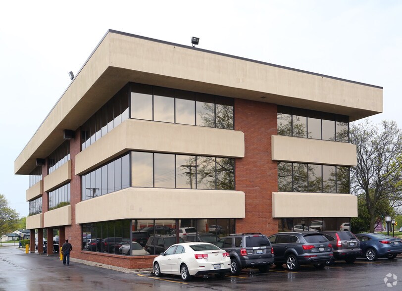3233 N Arlington Heights Rd, Arlington Heights, IL à louer - Photo du bâtiment - Image 3 de 4