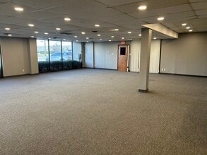 2734 W Kingsley Rd, Garland, TX for lease Interior Photo- Image 2 of 2