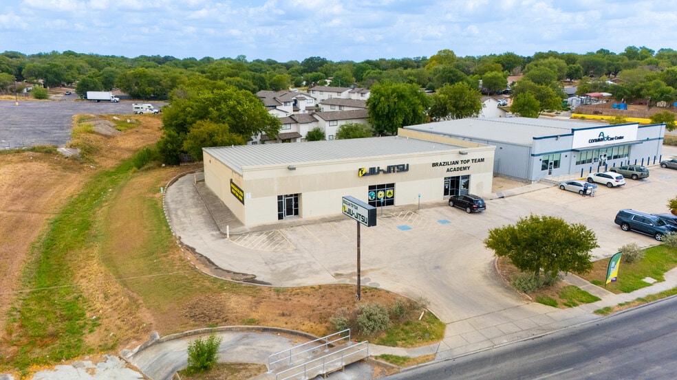 4447 Thousand Oaks, San Antonio, TX for sale - Building Photo - Image 2 of 16