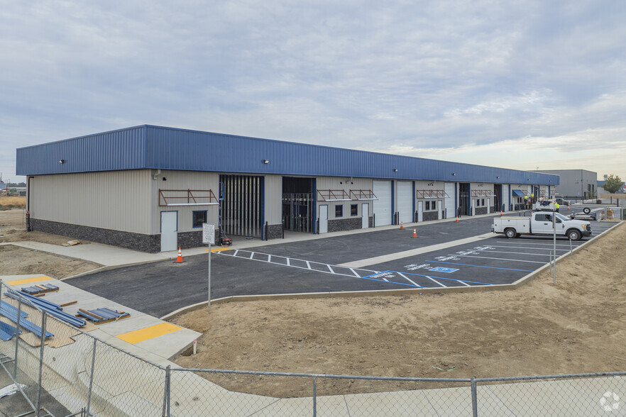 1200 Montclaire Dr, Ceres, CA for lease - Building Photo - Image 1 of 14