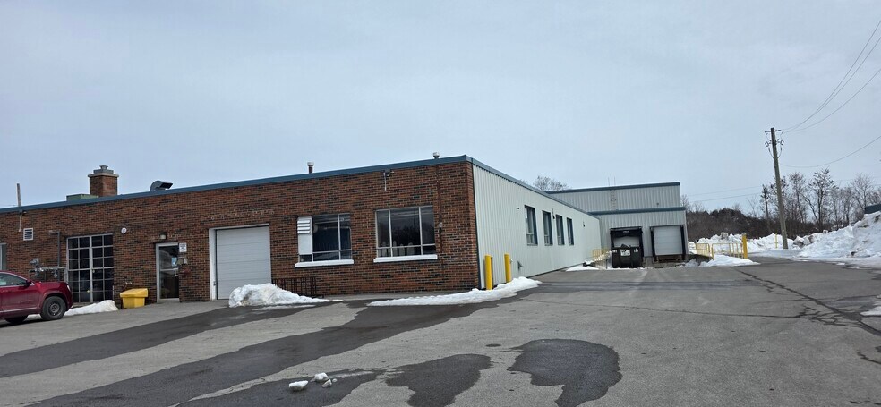39 E Davis St, Quinte West, ON à vendre - Photo du bâtiment - Image 2 de 19