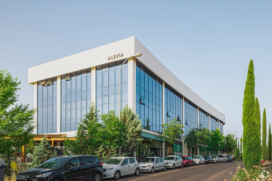 Calle Norias, 80, Majadahonda, Madrid à vendre - Photo du bâtiment - Image 2 de 2