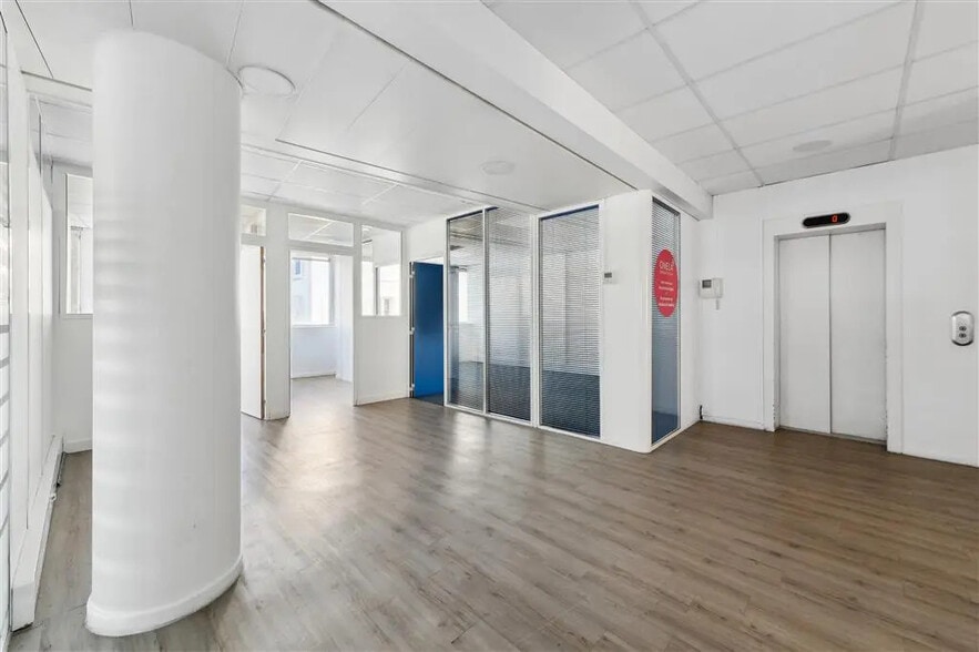 Office in Boulogne-Billancourt for lease - Building Photo - Image 2 of 9