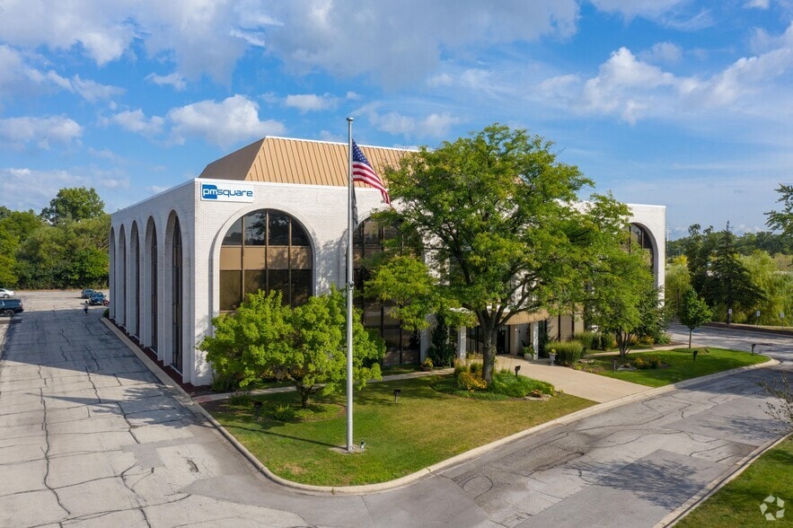 2100 Clearwater Dr, Oak Brook, IL à louer - Photo du bâtiment - Image 2 de 13