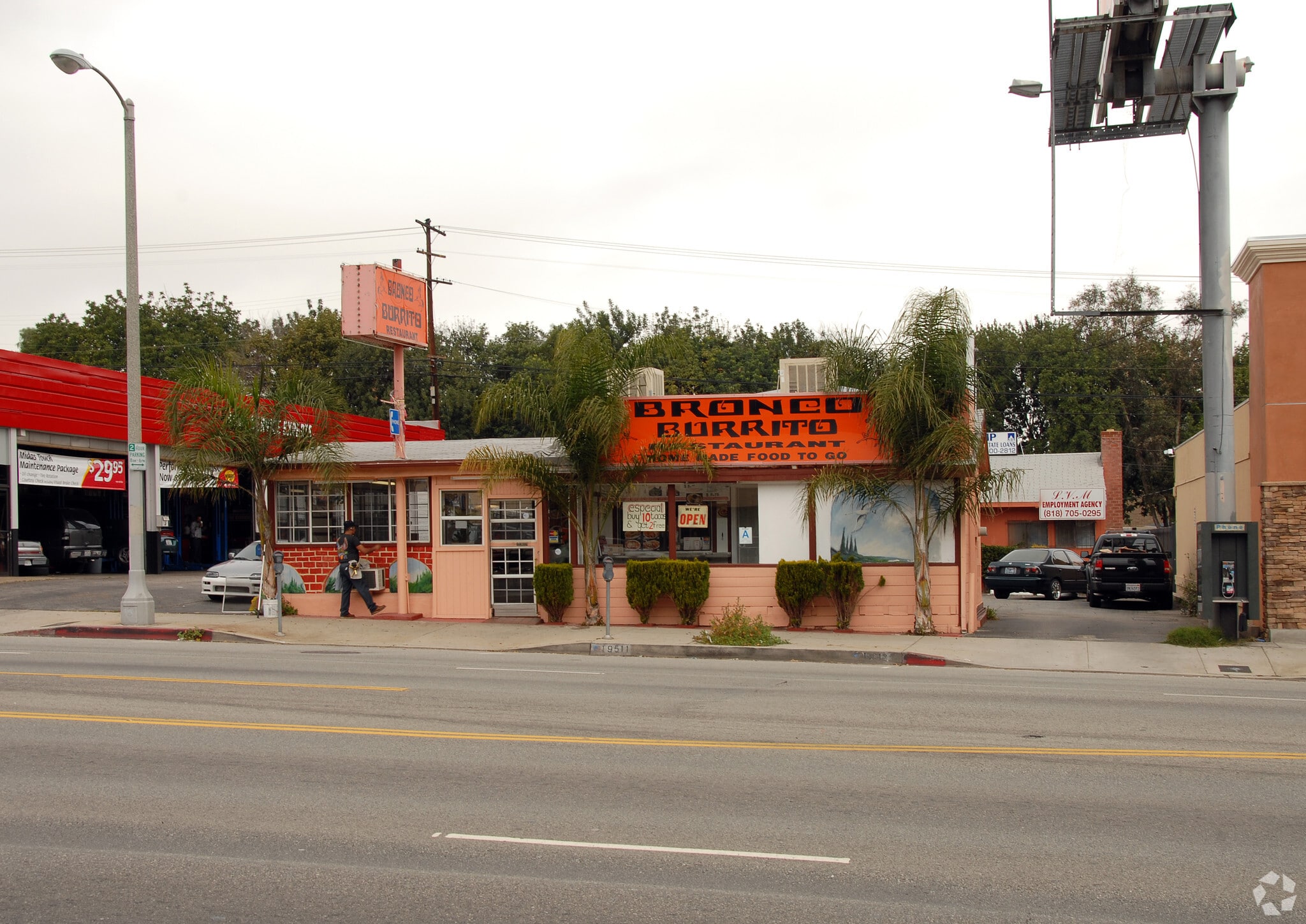19511-19513 Ventura Blvd, Tarzana, CA for lease Primary Photo- Image 1 of 7