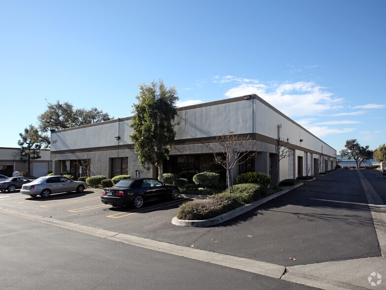 441 W Allen Ave, San Dimas, CA à louer - Photo du bâtiment - Image 2 de 4