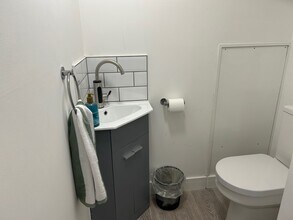 16 High St, Glastonbury à louer Photo intérieure- Image 2 de 4