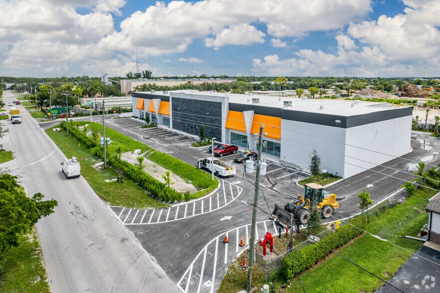 6100 Shirley St, Naples, FL à louer - Aérien - Image 2 de 9