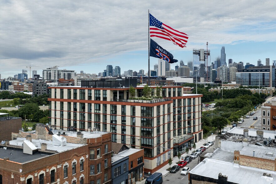 1100 W Grand Ave, Chicago, IL à louer - Aérien - Image 2 de 7
