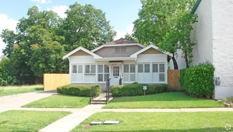 4611 Bryce Ave, Fort Worth, TX à louer - Photo du bâtiment - Image 3 de 13