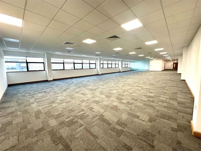 The Manorway, Stanford Le Hope for lease - Building Photo - Image 2 of 19
