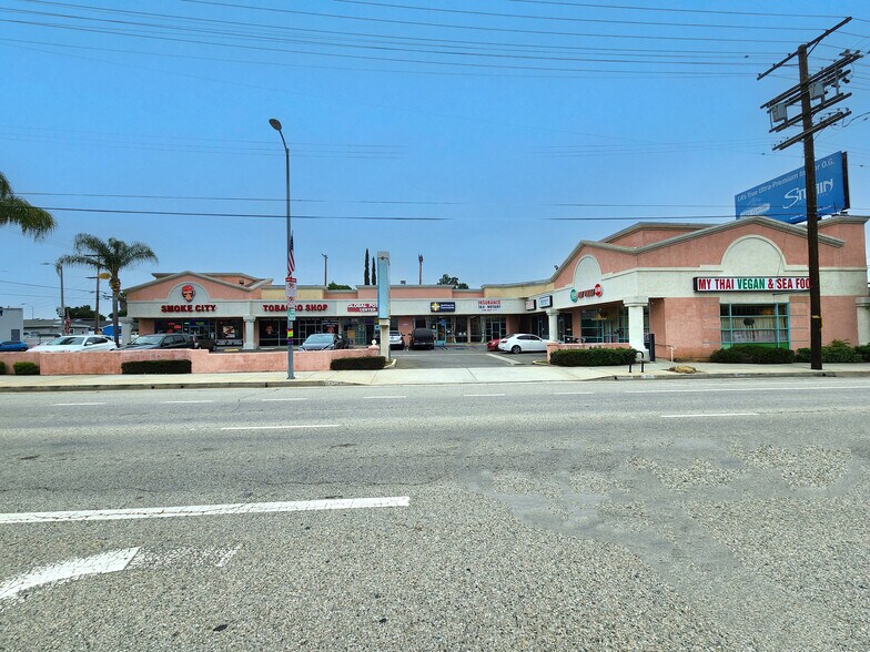 21700-21714 Devonshire St, Chatsworth, CA à louer - Photo du bâtiment - Image 3 de 7