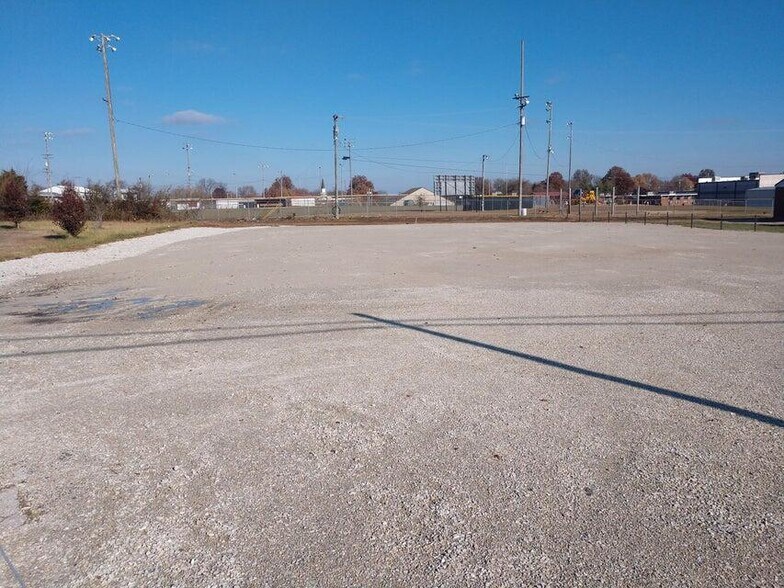 1011 W Dallas St, Buffalo, MO à vendre - Photo du bâtiment - Image 2 de 4