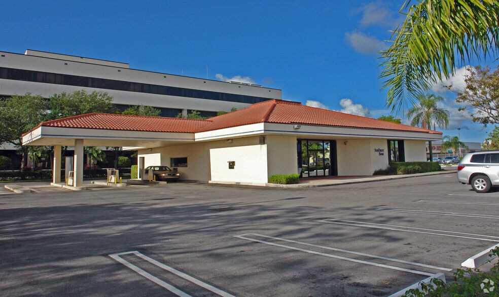2751 S Dixie Hwy, West Palm Beach, FL à louer - Photo principale - Image 3 de 4
