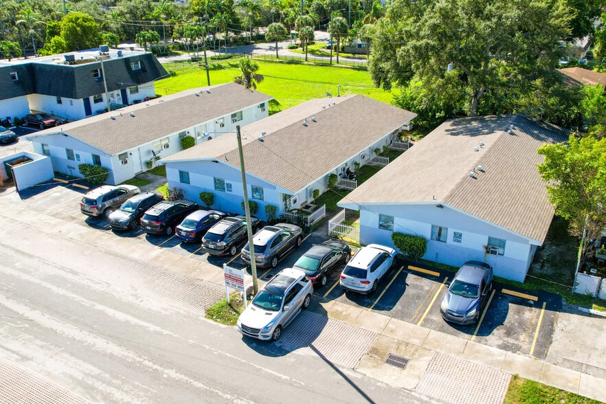 707-715 SW 5th St, Dania Beach, FL à vendre - Photo du bâtiment - Image 2 de 13