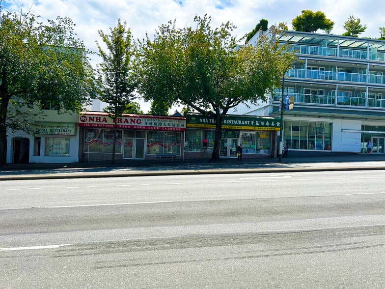718-720 E Broadway, Vancouver, BC à vendre - Photo du bâtiment - Image 1 de 6