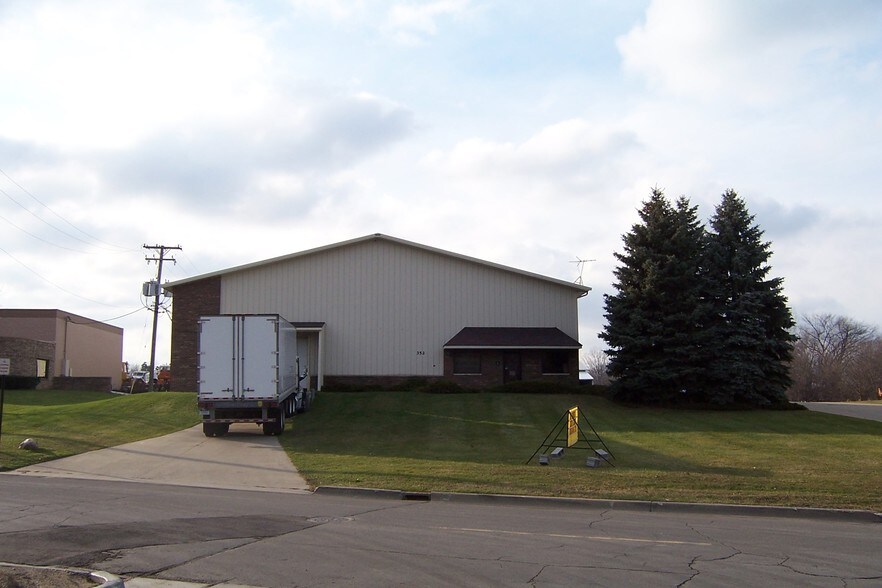352 Industrial Park Dr, Imlay City, MI à louer - Photo du bâtiment - Image 3 de 7
