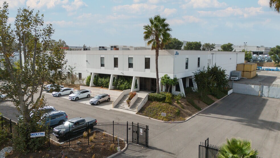 2121 S Wilmington Ave, Compton, CA à vendre - Photo principale - Image 1 de 11