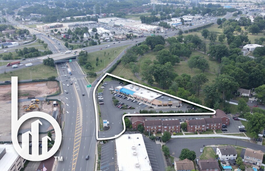 1009 Saint Georges Ave, Colonia, NJ à louer - Photo du bâtiment - Image 1 de 4