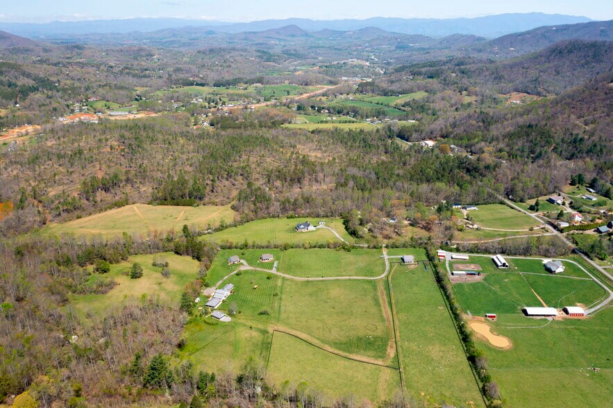 The Barn at Young Harris portefeuille de 5 propriétés à vendre sur LoopNet.ca - Photo du bâtiment - Image 2 de 117