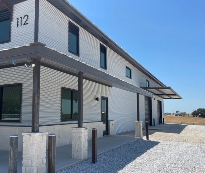 116 Nxne Dr, Hutto, TX à louer - Photo du bâtiment - Image 2 de 11