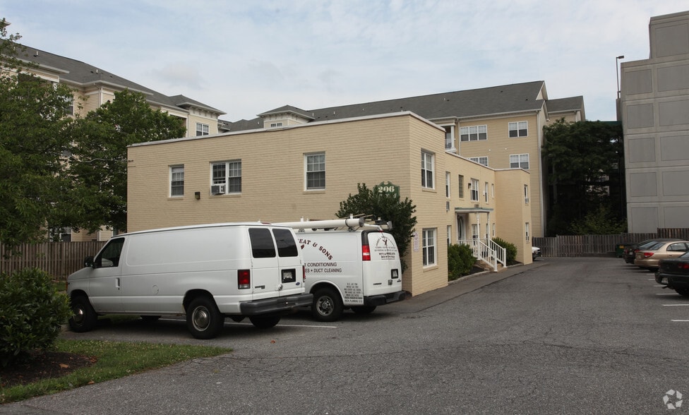 206 Brookes Ave, Gaithersburg, MD for sale - Building Photo - Image 2 of 3