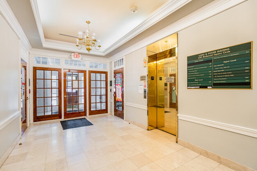 6101 Redwood Square Ctr, Centreville, VA à vendre - Hall d’entrée - Image 2 de 15