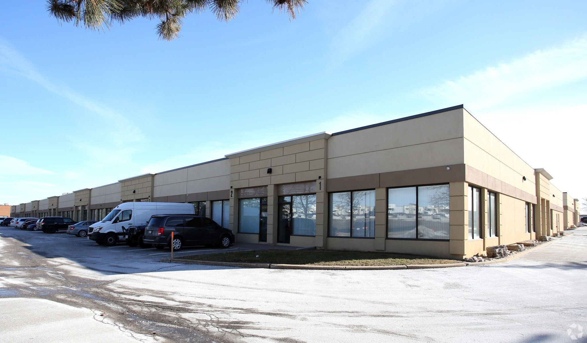 1680 Courtneypark Dr E, Mississauga, ON à vendre Photo principale- Image 1 de 1