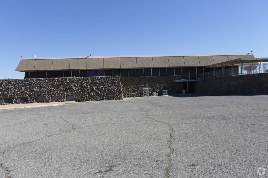 16071 Mojave Dr, Victorville, CA à louer - Photo du bâtiment - Image 2 de 2