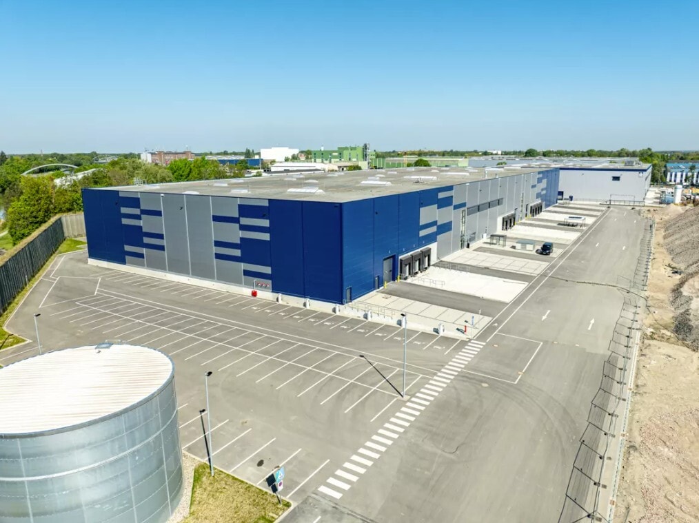  for lease Building Photo- Image 1 of 3