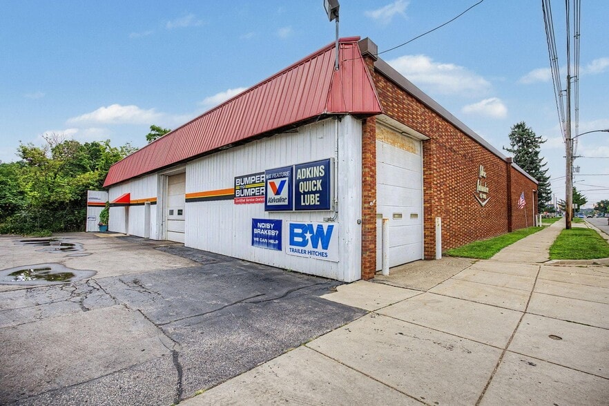 37 W Carleton Rd, Hillsdale, MI for sale - Primary Photo - Image 1 of 9