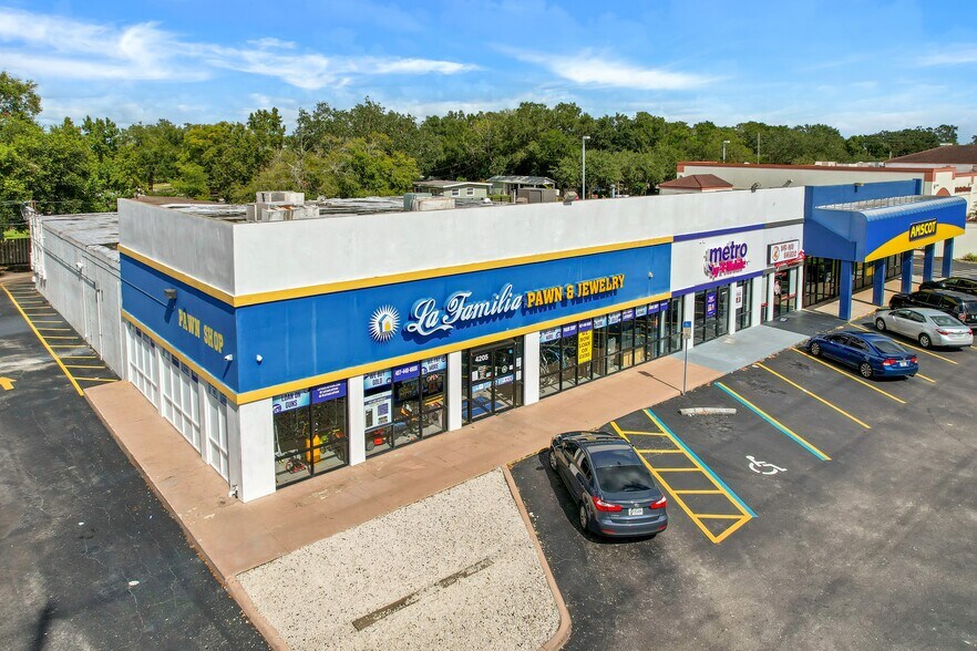 4205 Curry Ford Rd, Orlando, FL à louer - Photo du bâtiment - Image 2 de 3