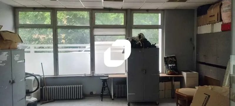 Flex in Noisy-le-Sec for lease - Interior Photo - Image 2 of 4