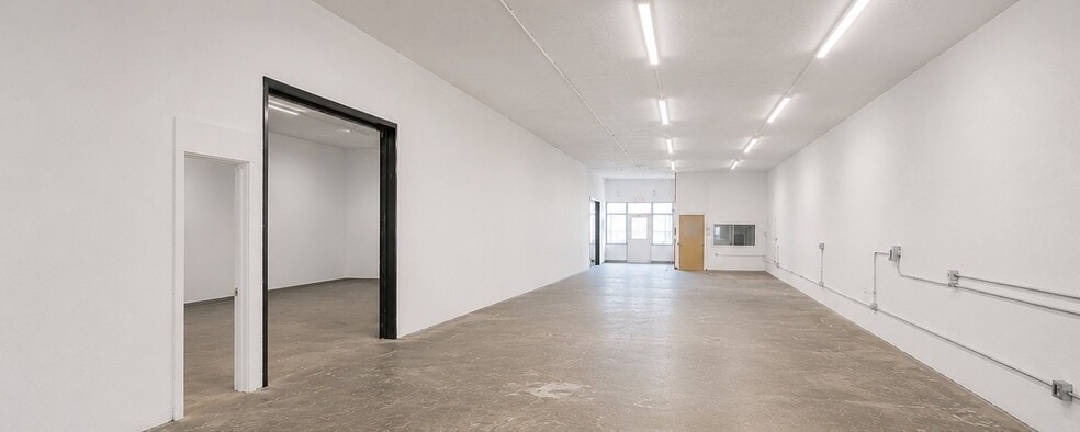14750 Arminta St, Panorama City, CA for lease - Interior Photo - Image 1 of 6